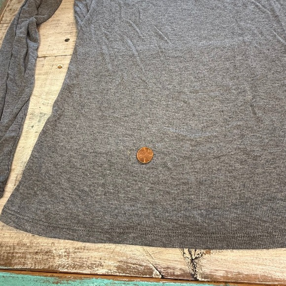 GUESS Grey Ribbed Mock Neck Cutout Long Sleeve Top Women's Size M - Picture 8 of 9